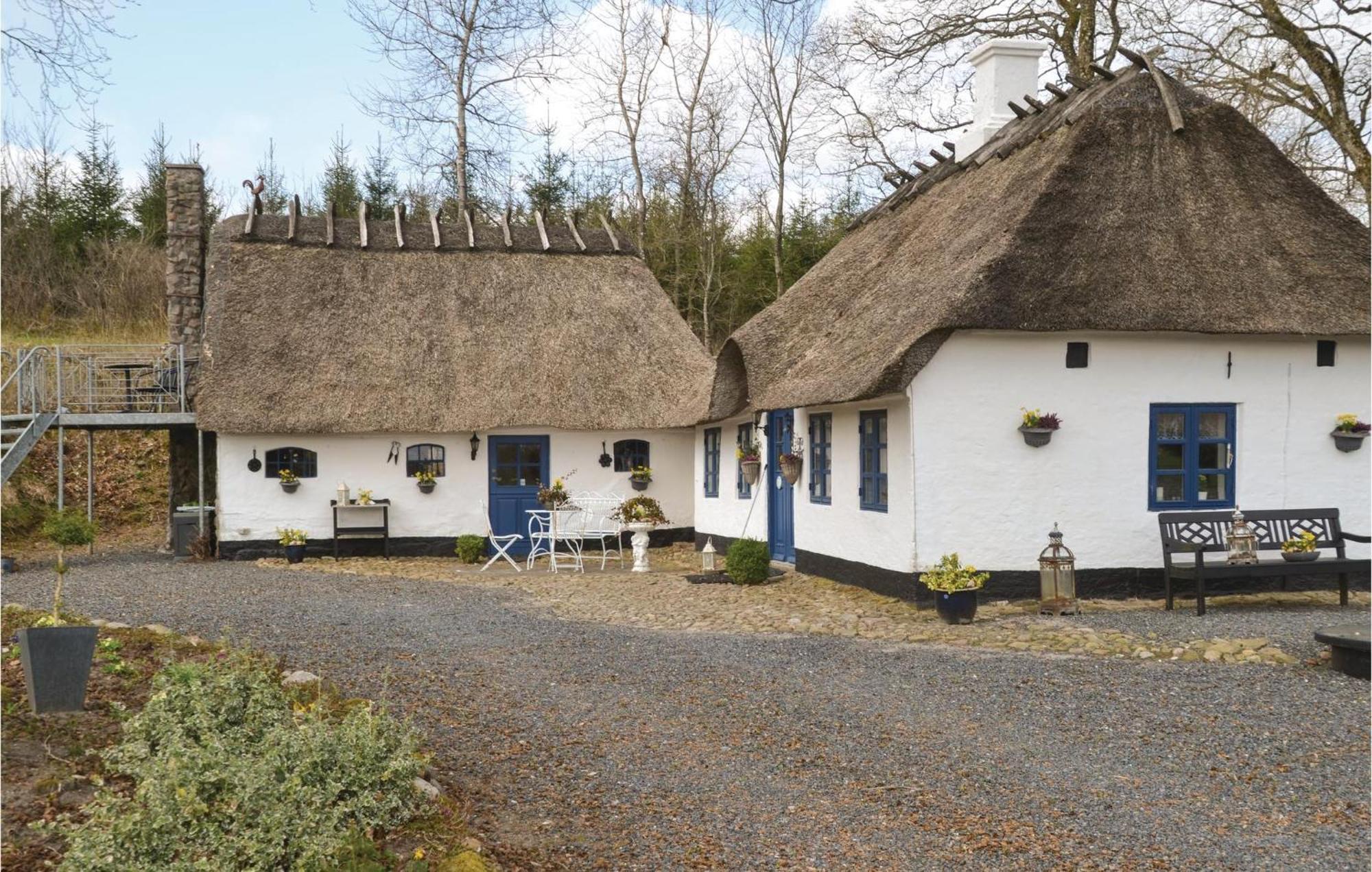 Lovely Home In Give With House A Panoramic View Exterior foto