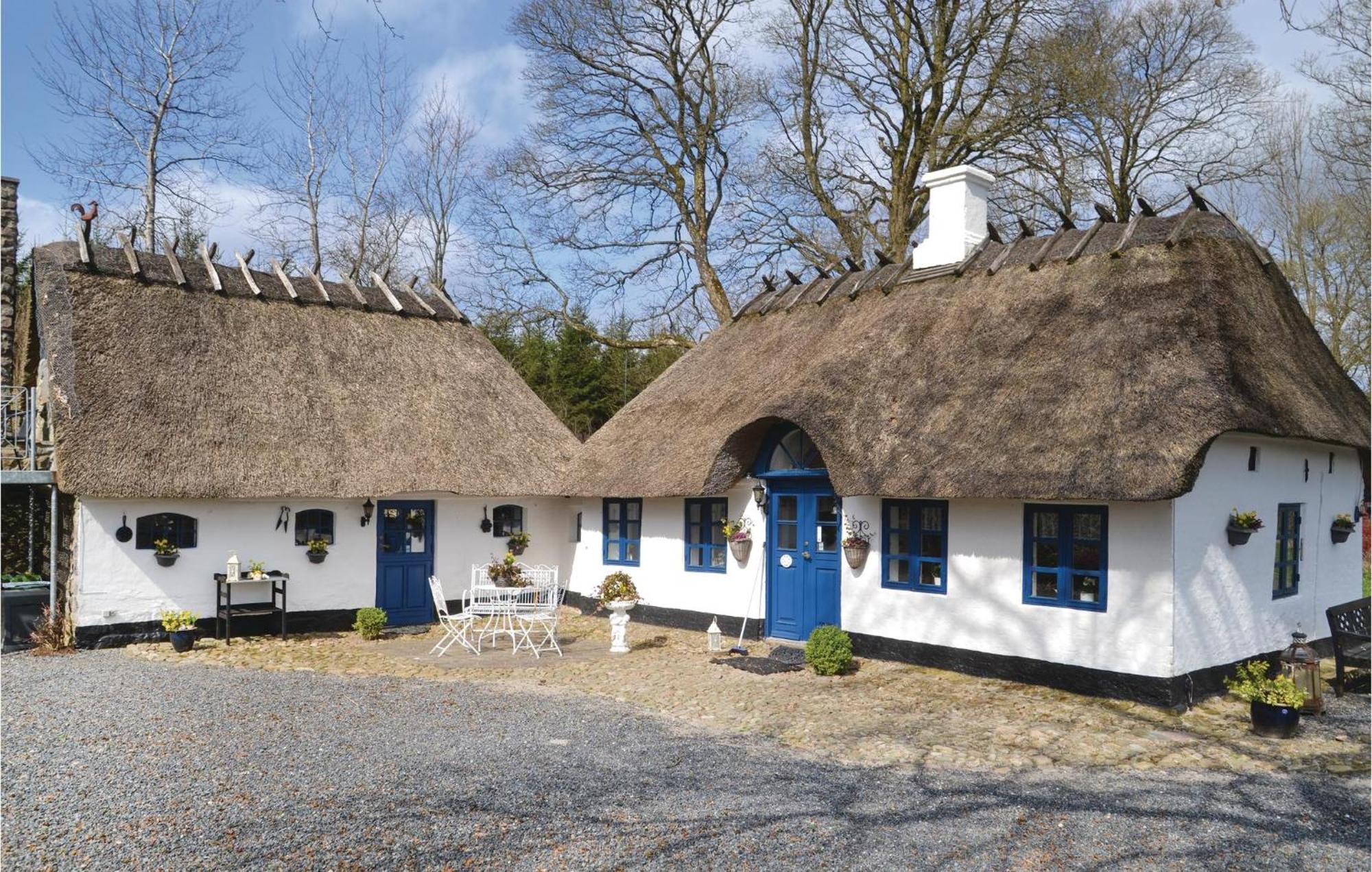 Lovely Home In Give With House A Panoramic View Exterior foto